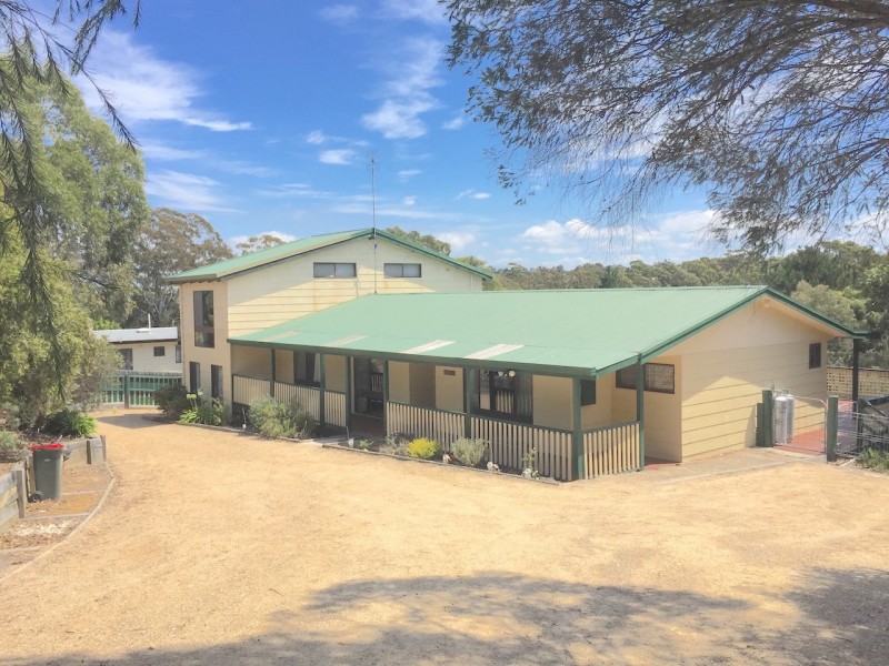 24 Mairburn Road, Metung VIC 3904