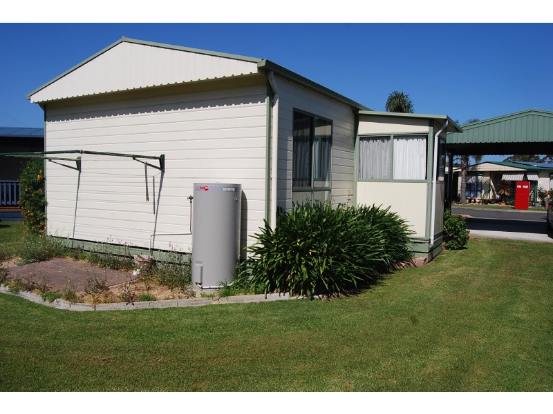 5 / 86 Golf Links, Lakes Entrance VIC 3909