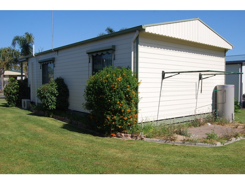 5 / 86 Golf Links, Lakes Entrance VIC 3909