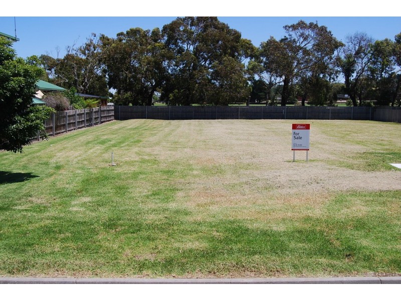 11 Merrangbaur Street, Lakes Entrance VIC 3909