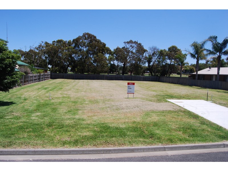 11 Merrangbaur Street, Lakes Entrance VIC 3909