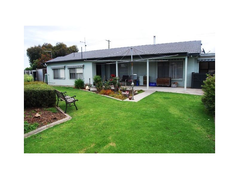 15 Ferndale Parade, Lakes Entrance VIC 3909