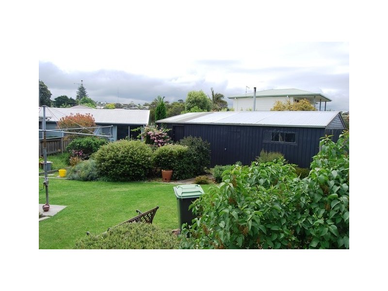 15 Ferndale Parade, Lakes Entrance VIC 3909