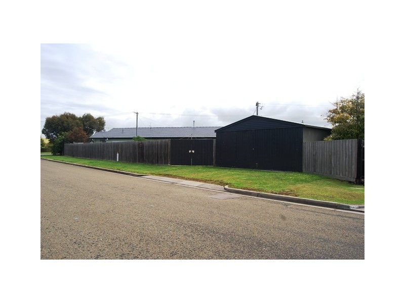 15 Ferndale Parade, Lakes Entrance VIC 3909