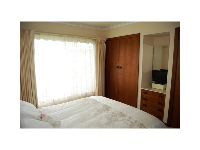 15 Ferndale Parade, Lakes Entrance VIC 3909