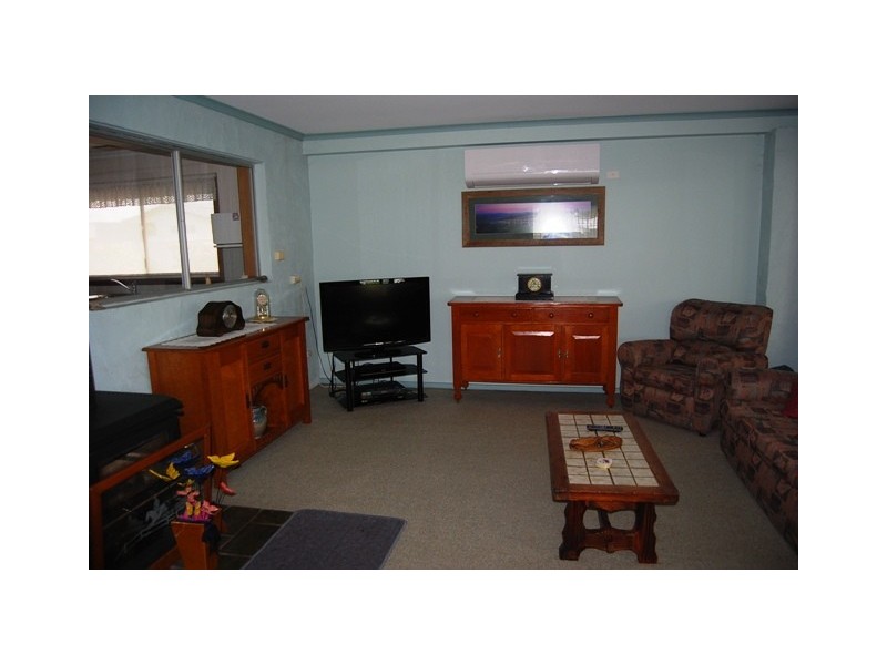 15 Ferndale Parade, Lakes Entrance VIC 3909