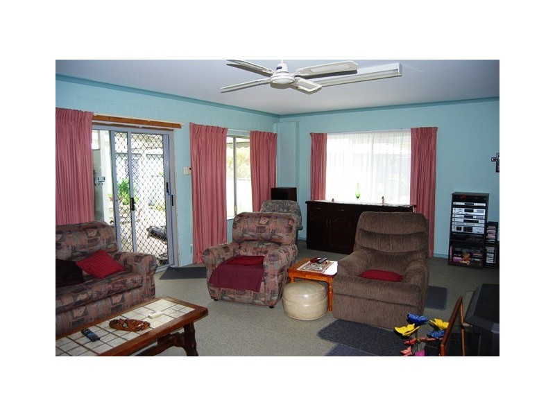 15 Ferndale Parade, Lakes Entrance VIC 3909