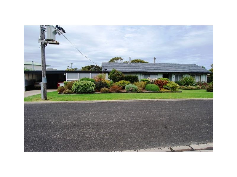 15 Ferndale Parade, Lakes Entrance VIC 3909