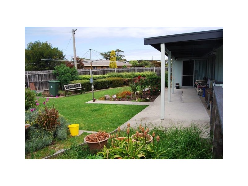 15 Ferndale Parade, Lakes Entrance VIC 3909