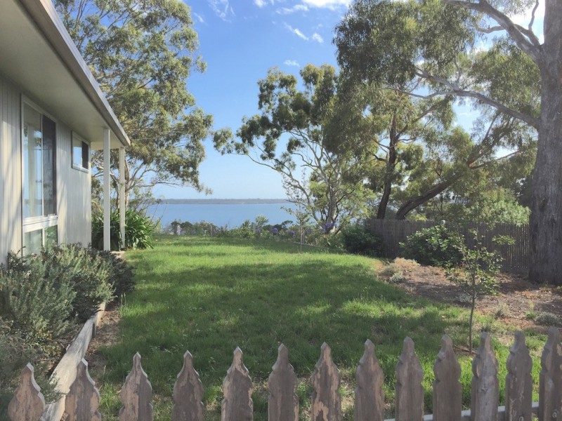 38 Beach Road, Metung VIC 3904