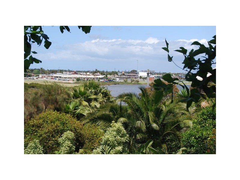 8 Dargo Street, Lakes Entrance VIC 3909