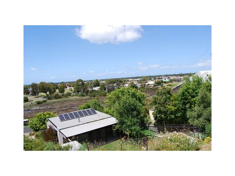 8 Dargo Street, Lakes Entrance VIC 3909