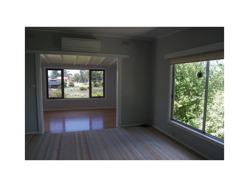 8 Dargo Street, Lakes Entrance VIC 3909