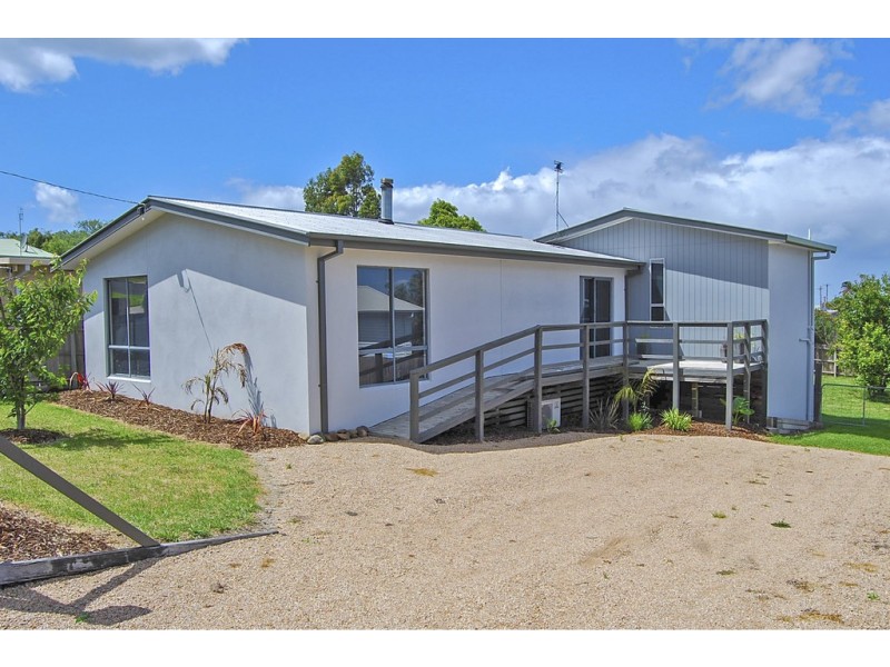 43 Capes Road, Lakes Entrance VIC 3909