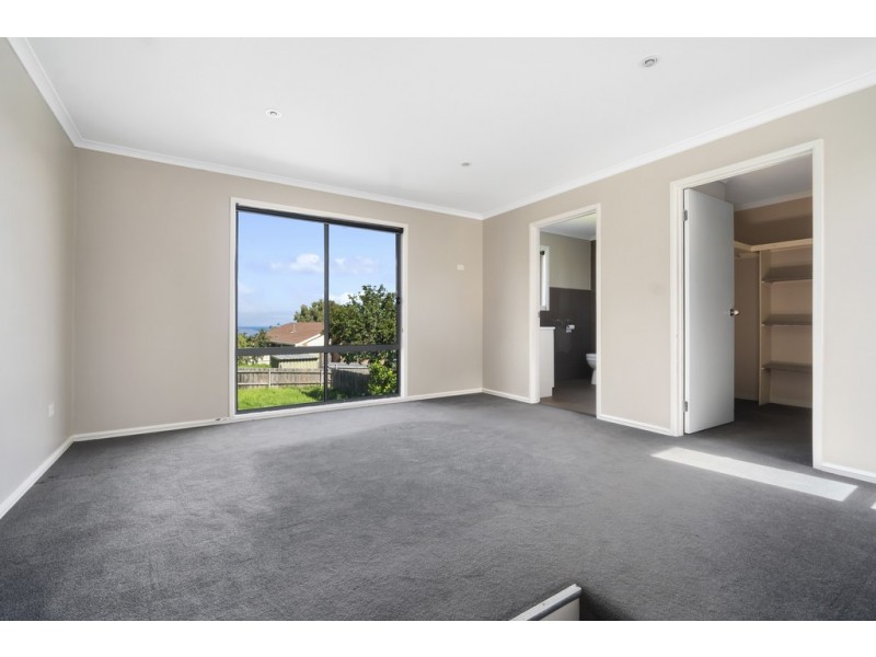 43 Capes Road, Lakes Entrance VIC 3909