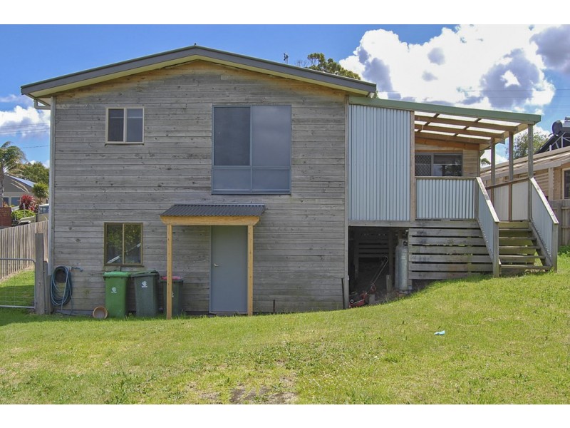 43 Capes Road, Lakes Entrance VIC 3909