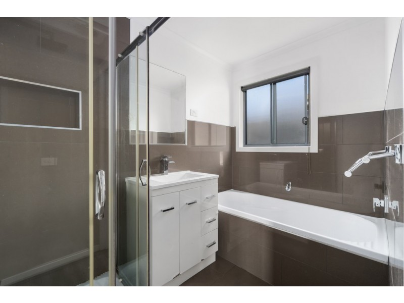 43 Capes Road, Lakes Entrance VIC 3909