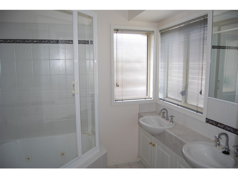 1/16-20 Roadknight Street, Lakes Entrance VIC 3909