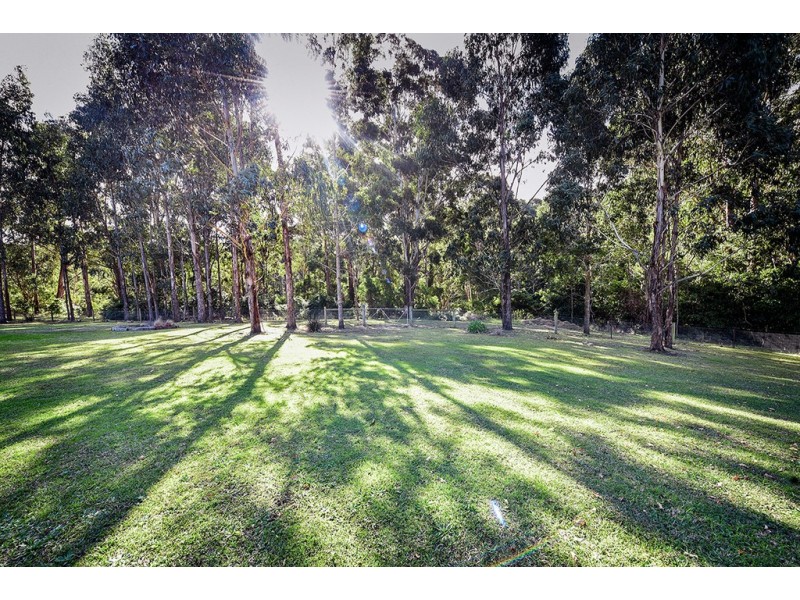 24 Tranquil Court, Lakes Entrance VIC 3909