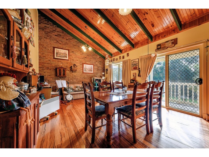 24 Tranquil Court, Lakes Entrance VIC 3909