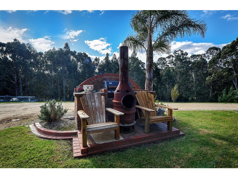 24 Tranquil Court, Lakes Entrance VIC 3909