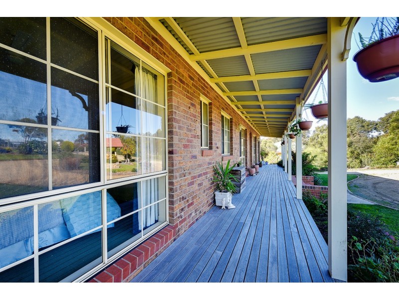 24 Tranquil Court, Lakes Entrance VIC 3909