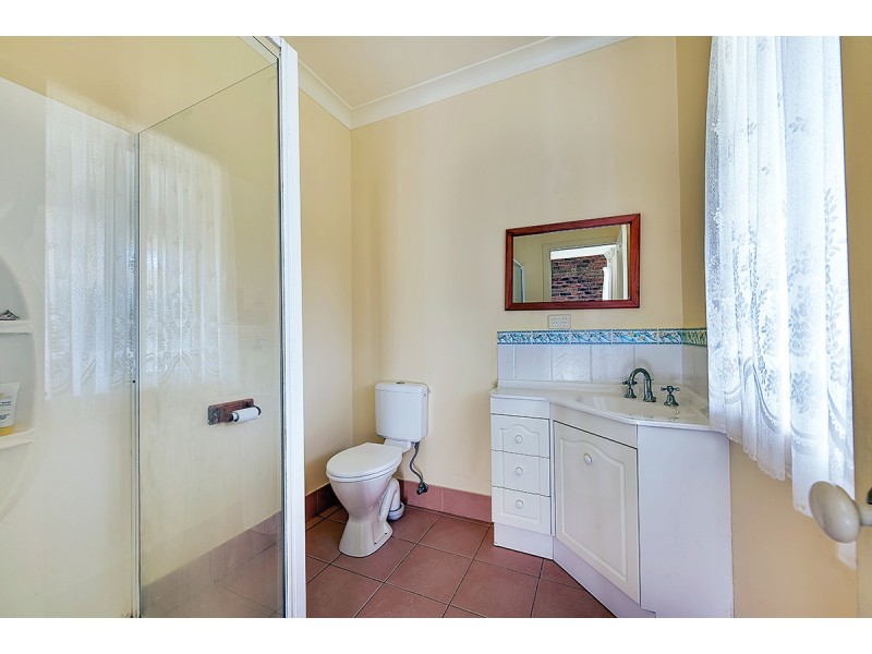 24 Tranquil Court, Lakes Entrance VIC 3909