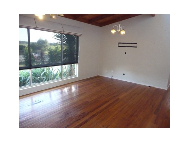 40 Nautilus Way, Lakes Entrance VIC 3909