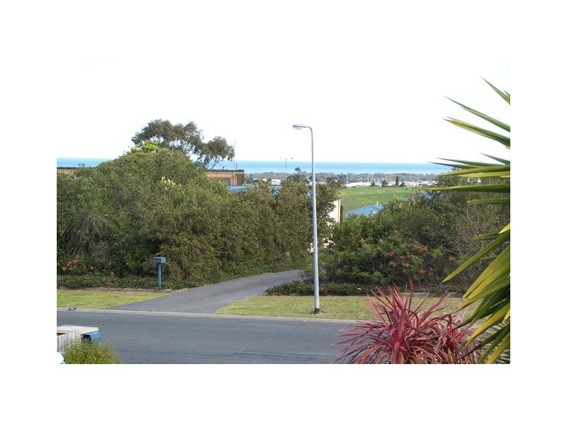 40 Nautilus Way, Lakes Entrance VIC 3909