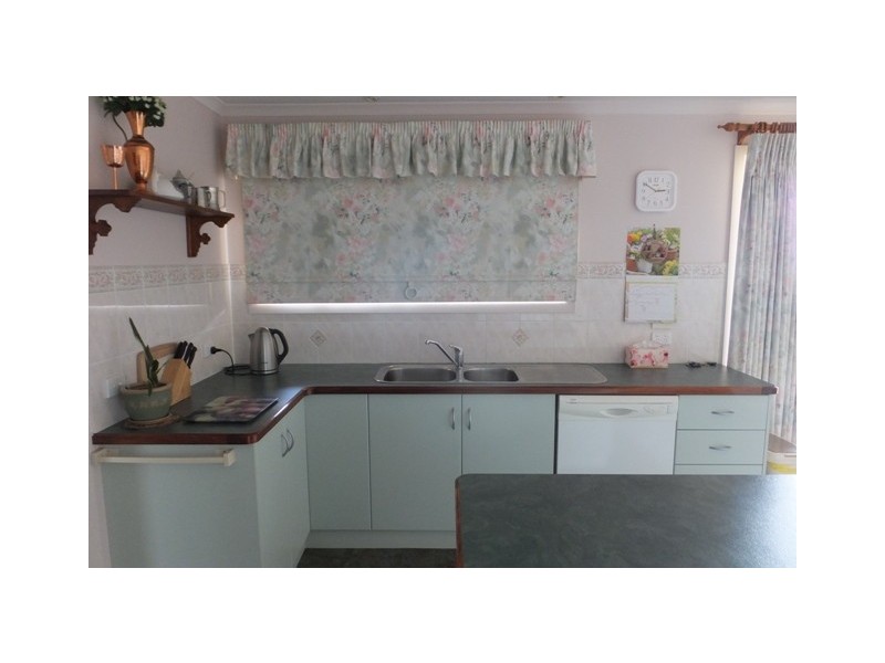 10 Periwinkle Drive, Lakes Entrance VIC 3909