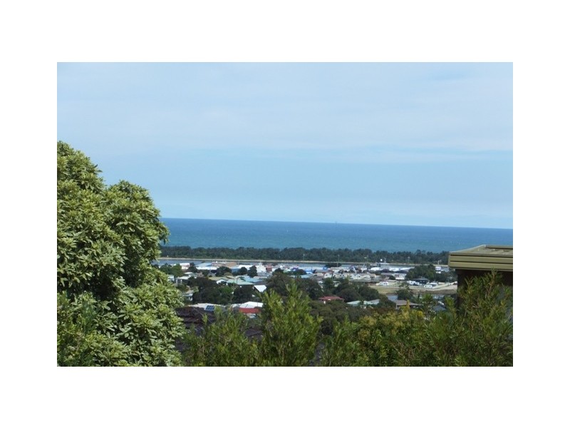 10 Periwinkle Drive, Lakes Entrance VIC 3909