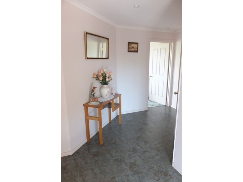 10 Periwinkle Drive, Lakes Entrance VIC 3909