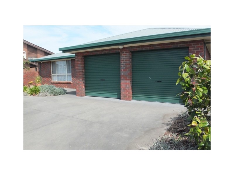 10 Periwinkle Drive, Lakes Entrance VIC 3909