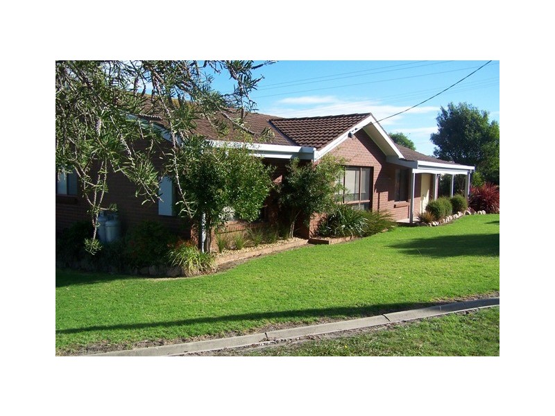 2 New Street, Lakes Entrance VIC 3909