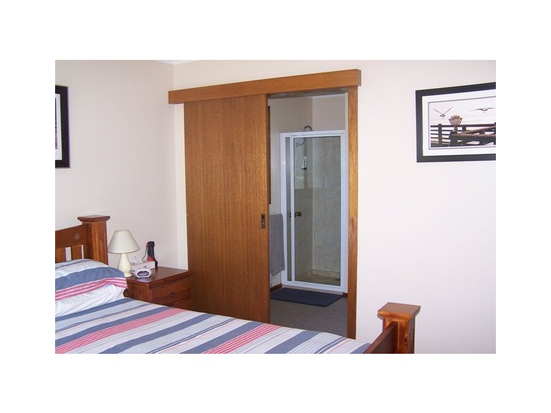 2 New Street, Lakes Entrance VIC 3909