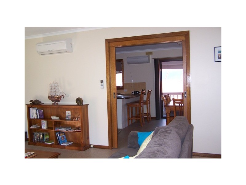 2 New Street, Lakes Entrance VIC 3909