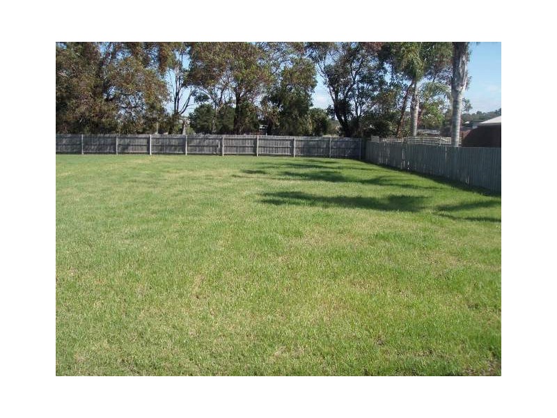 13 Merrangbaur Street, Lakes Entrance VIC 3909