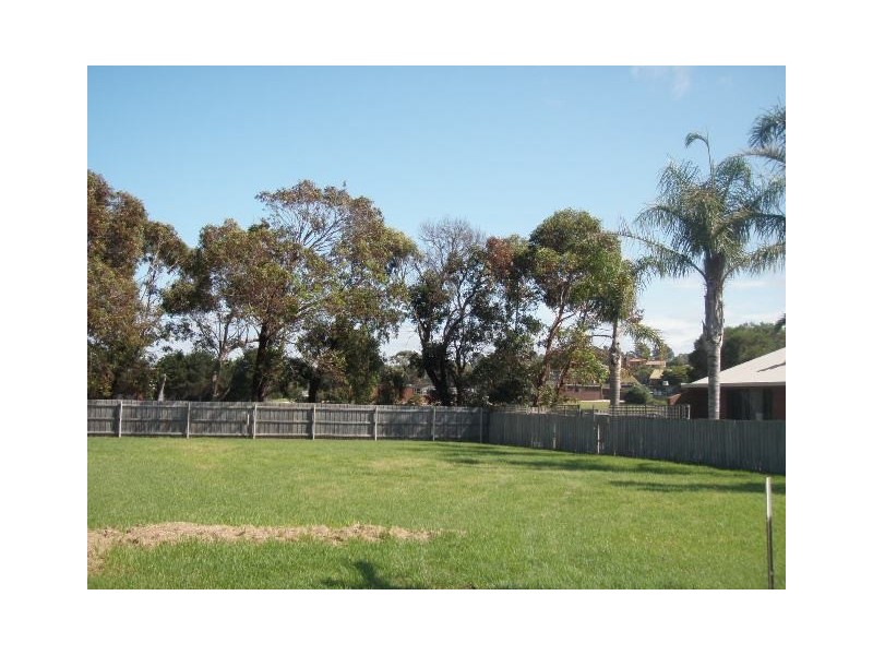 13 Merrangbaur Street, Lakes Entrance VIC 3909