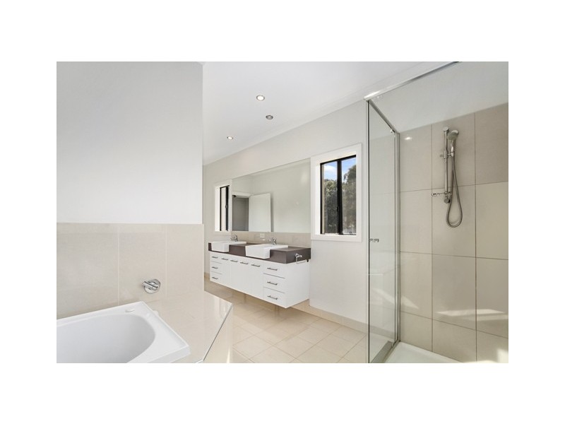 12 Mitchelson Court, Lakes Entrance VIC 3909