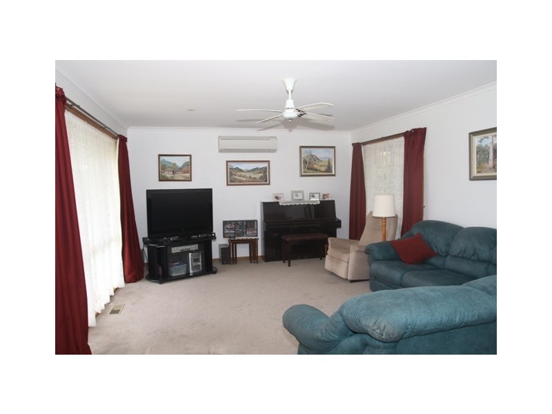 27 Stirling Drive, Lakes Entrance VIC 3909