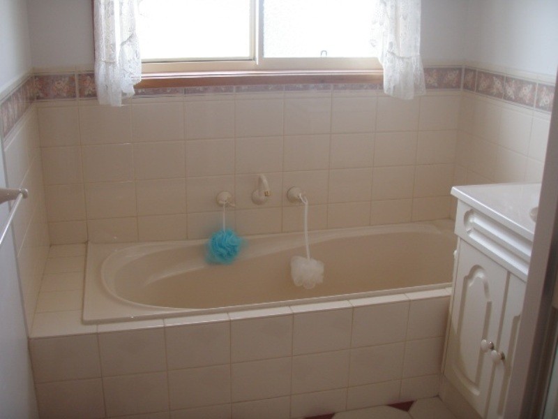 27 Stirling Drive, Lakes Entrance VIC 3909