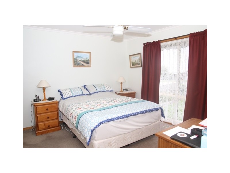 27 Stirling Drive, Lakes Entrance VIC 3909