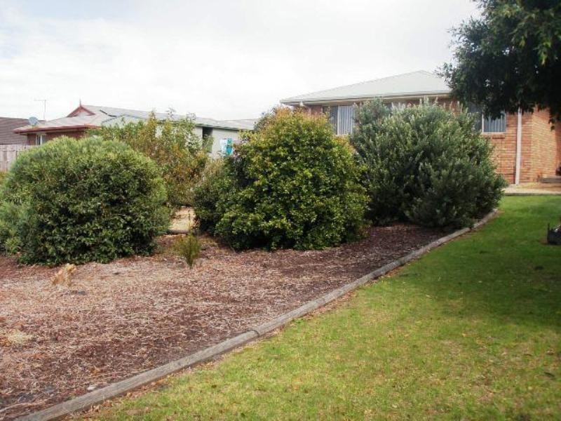 27 Stirling Drive, Lakes Entrance VIC 3909