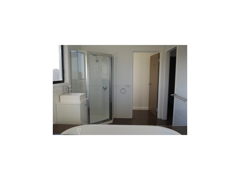 14 Riviera Court, Lakes Entrance VIC 3909