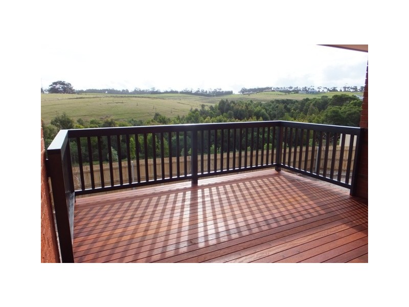 85 STIRLING DRIVE, Lakes Entrance VIC 3909