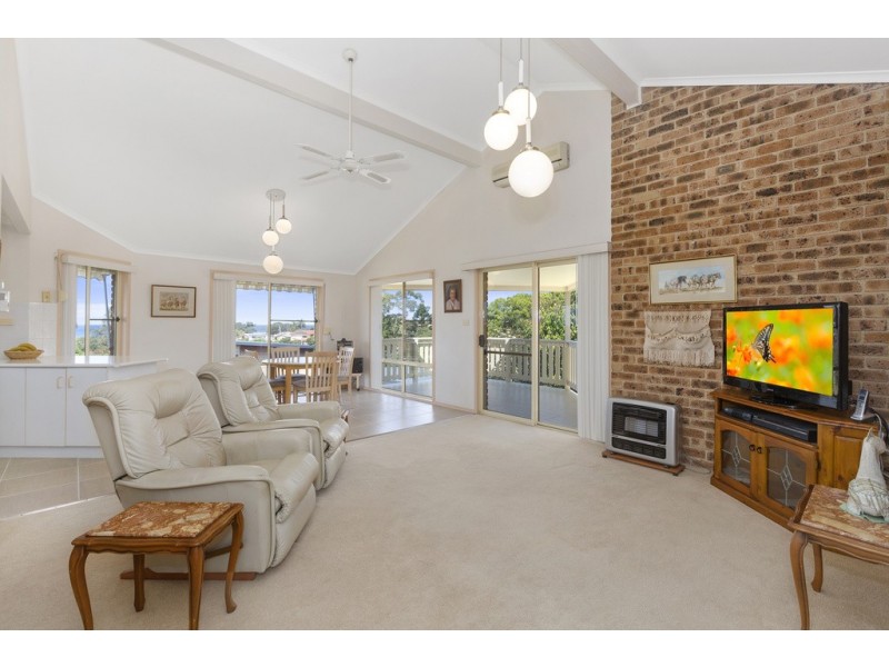 31 Goondooloo Drive, Ocean Shores NSW 2483