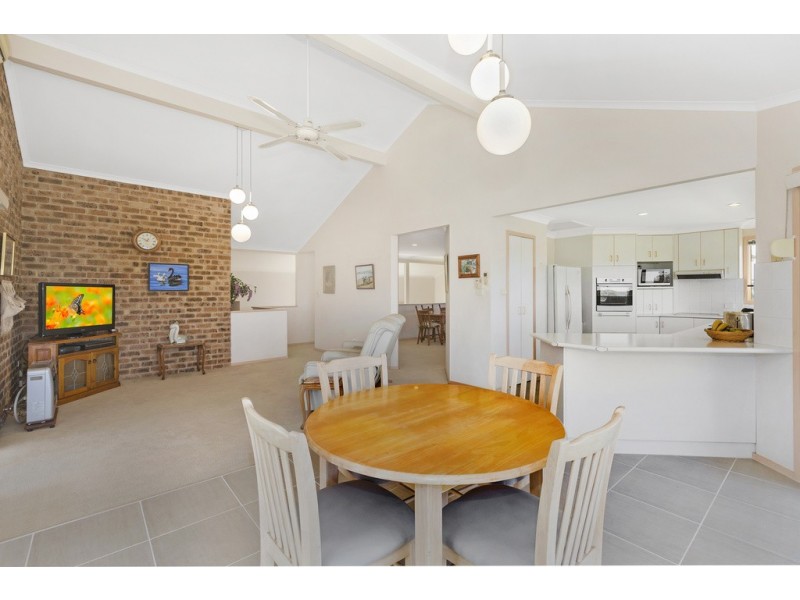 31 Goondooloo Drive, Ocean Shores NSW 2483