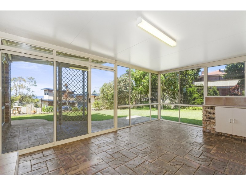 31 Goondooloo Drive, Ocean Shores NSW 2483