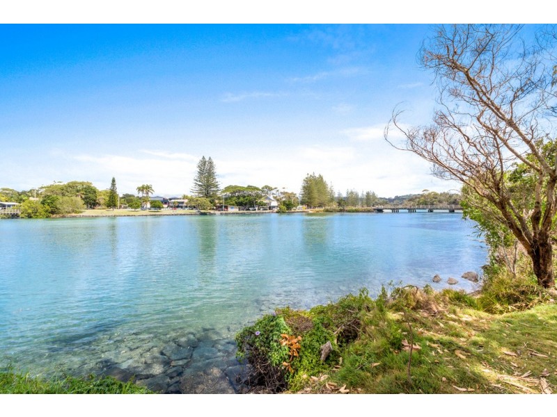 18 South Beach Road, Brunswick Heads NSW 2483
