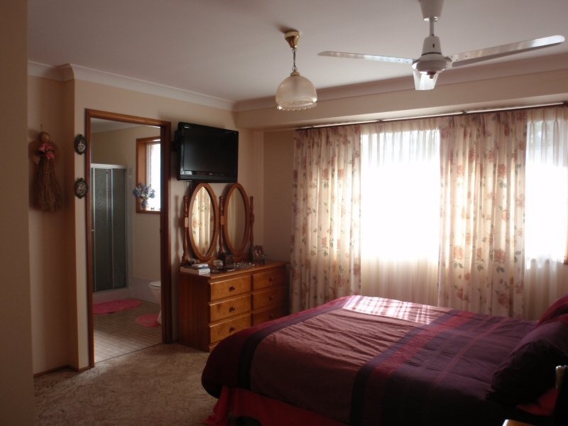 28 Coomburra Crescent, Ocean Shores NSW 2483